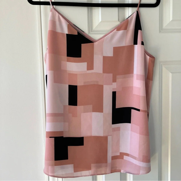 EUC Calvin Klein Women's Sleeveless Printed V-Neck Top Black / Desert Rose Med - Picture 8 of 12